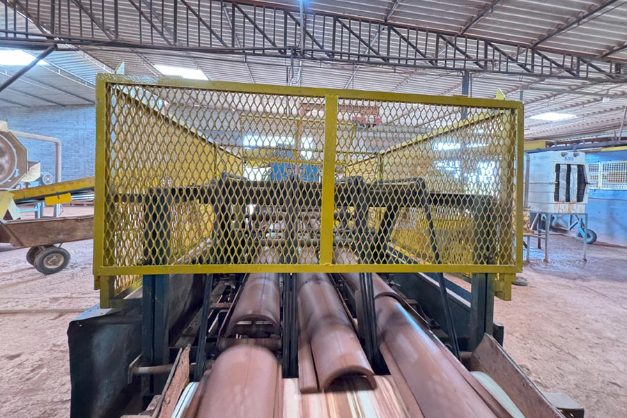 Produção de telhas extrudada/colonial